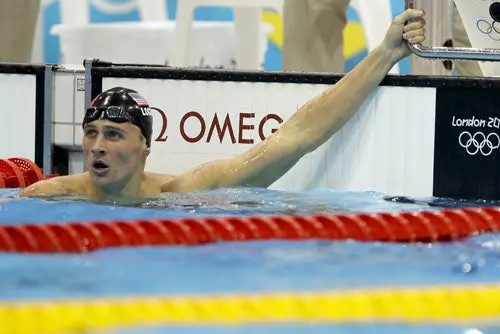 Lochte admite que orinó en la piscina de competencia