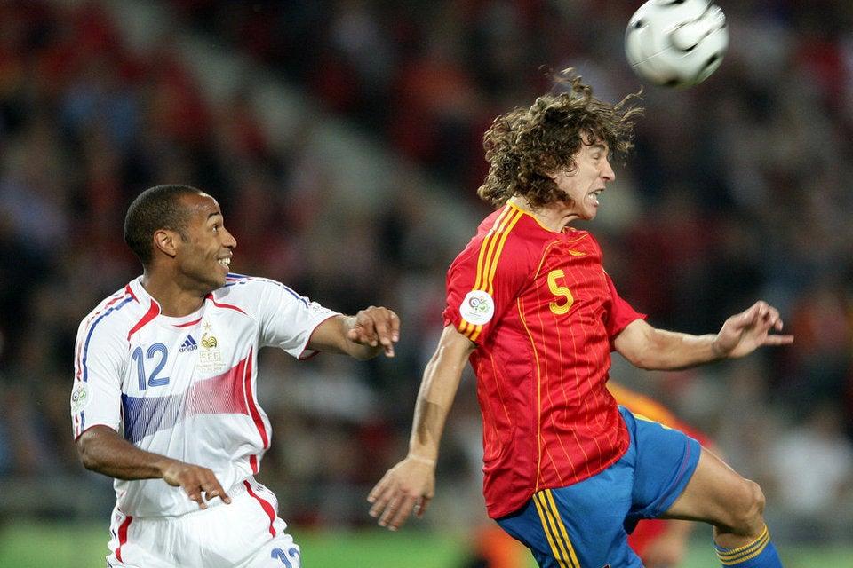 Thierry Henry y Carles Puyol durante los octavos de final del Mundial de Alemania 2006 | ESPECIAL