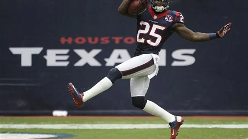 Houston vence a Tennessee y sigue invicto