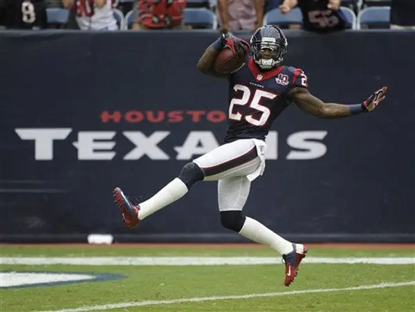 Houston vence a Tennessee y sigue invicto