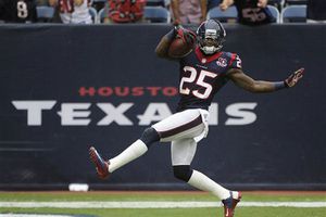 Houston vence a Tennessee y sigue invicto