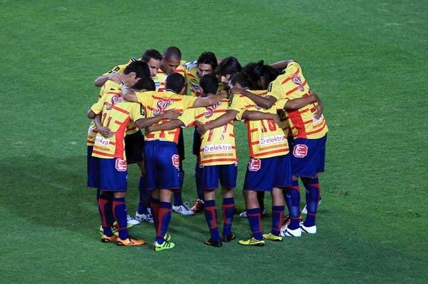 El conjunto purépecha tiene su plática táctica momentos antes del inicio. FOTO: MEXSPORT