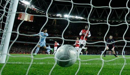 Kun marcó el gol de la victoria para los Citizens. FOTO: AP