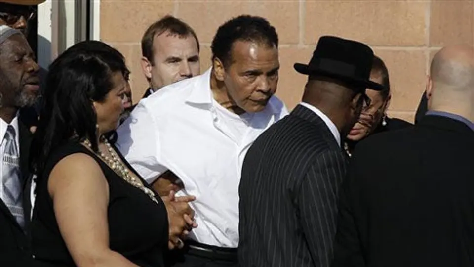Joe Frazier recibe el último adiós