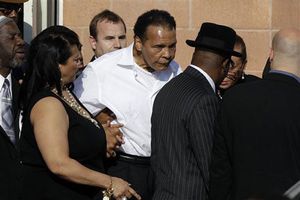 Joe Frazier recibe el último adiós