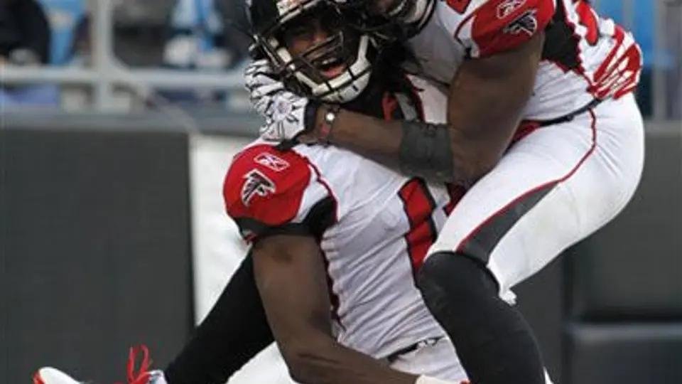 Atlanta viene de atrás y se impone 31-23 a Carolina