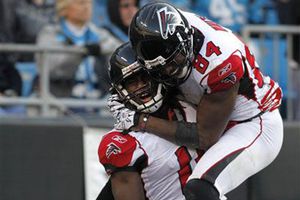 Atlanta viene de atrás y se impone 31-23 a Carolina