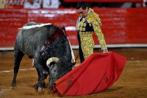 Zotoluco, Talavante y Aguilar cortan orejas en la Plaza México