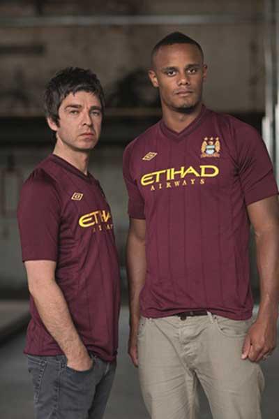 Gallagher y Kompany presentan el nuevo jersey del City | MAN CITY