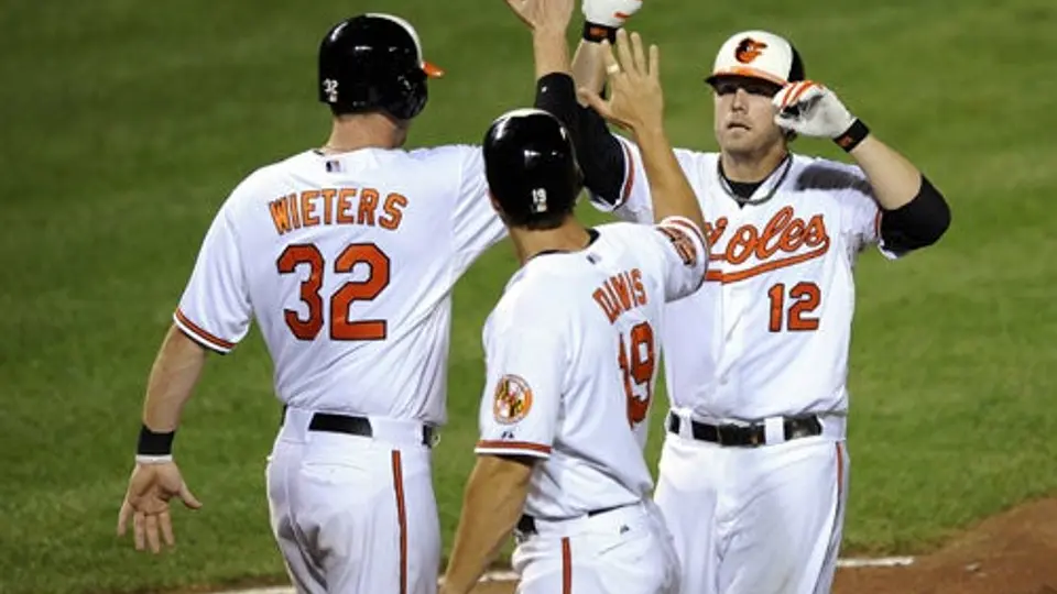 Con 6 jonrones, los Orioles vencen a Yanquis