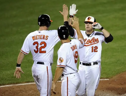 Con 6 jonrones, los Orioles vencen a Yanquis
