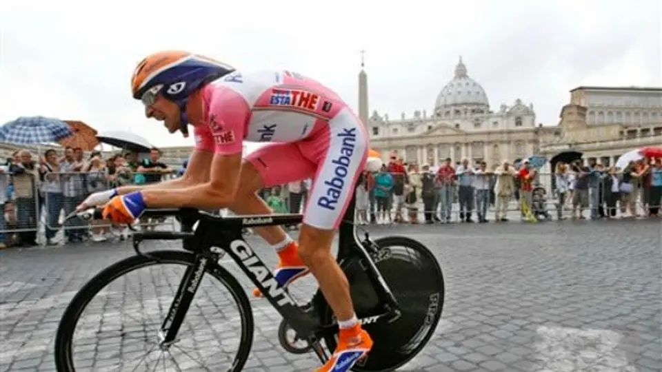 Lotto seguirá apoyando al ciclismo pese a casos de dopaje