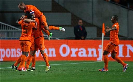 Holanda se impusó 2-0 a Turquía en el inicio de la eliminatoria europea | AP