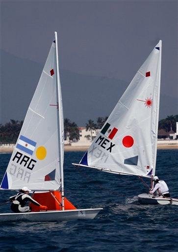 Demita Vega se adjudicó la plata de la prueba de vela, en la categoría RS-X Race 11. FOTO: AP