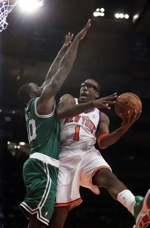 Knicks derrota a Celtics en un dramático comienzo de temporada de la NBA