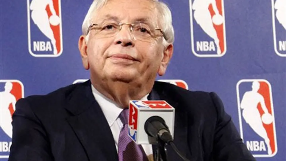 Stern conmina a los jugadores a aceptar oferta de los dueños