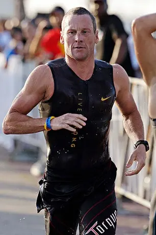 Armstrong se impone en Ironman 70.3 Hawai