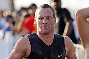 Armstrong se impone en Ironman 70.3 Hawai