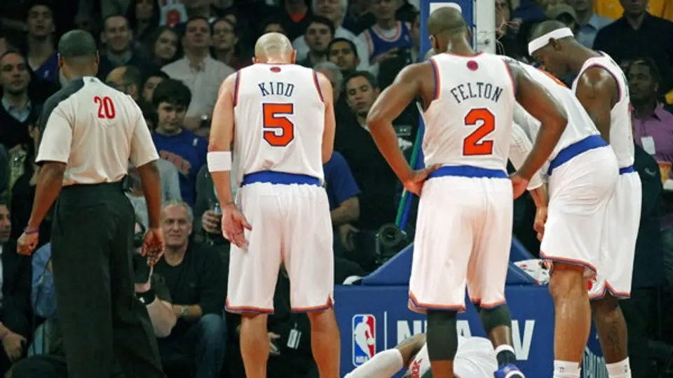 Carmelo Anthony sale lesionado en victoria de Knicks
