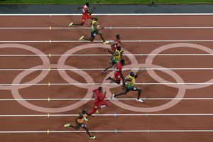 Arrestan a hombre por lanzar botella en Final de 100m