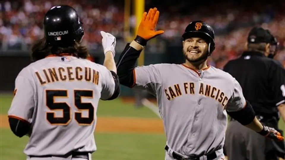 San Francisco pega primero; se lleva el primer juego 4-3 sobre Filis
