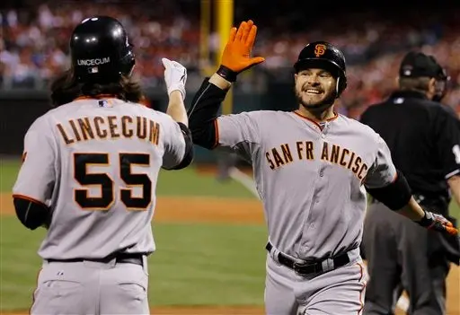 San Francisco pega primero; se lleva el primer juego 4-3 sobre Filis