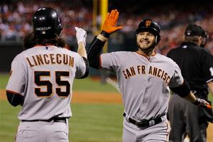 San Francisco pega primero; se lleva el primer juego 4-3 sobre Filis