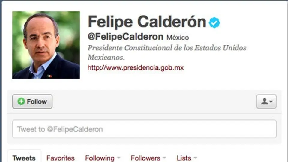 Calderón desea suerte a Ochocinco en twitter