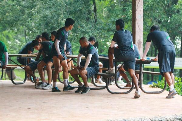 El plantel contó con momentos para descansar y rehidratarse. FOTO: JOEL BRAVO