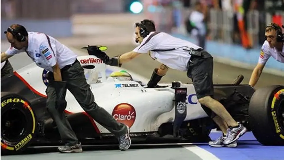 Checo', molesto por desempeño de su coche