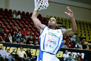 Fuerza Regia obtiene triunfo apretado ante Soles