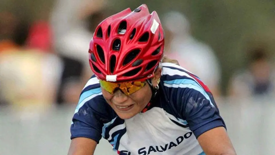 Evelyn García, abanderada de El Salvador