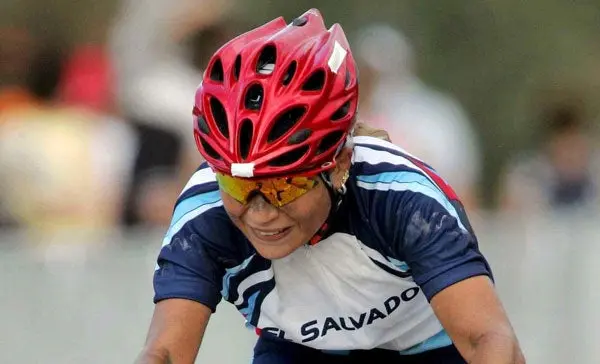 Evelyn García, abanderada de El Salvador