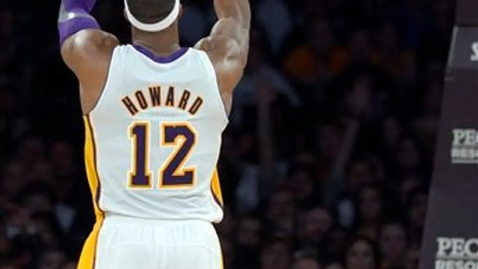 D'Antoni y Bryant defienden a Dwight Howard