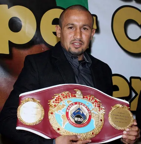 Siri Salido pospone defensa por lesión