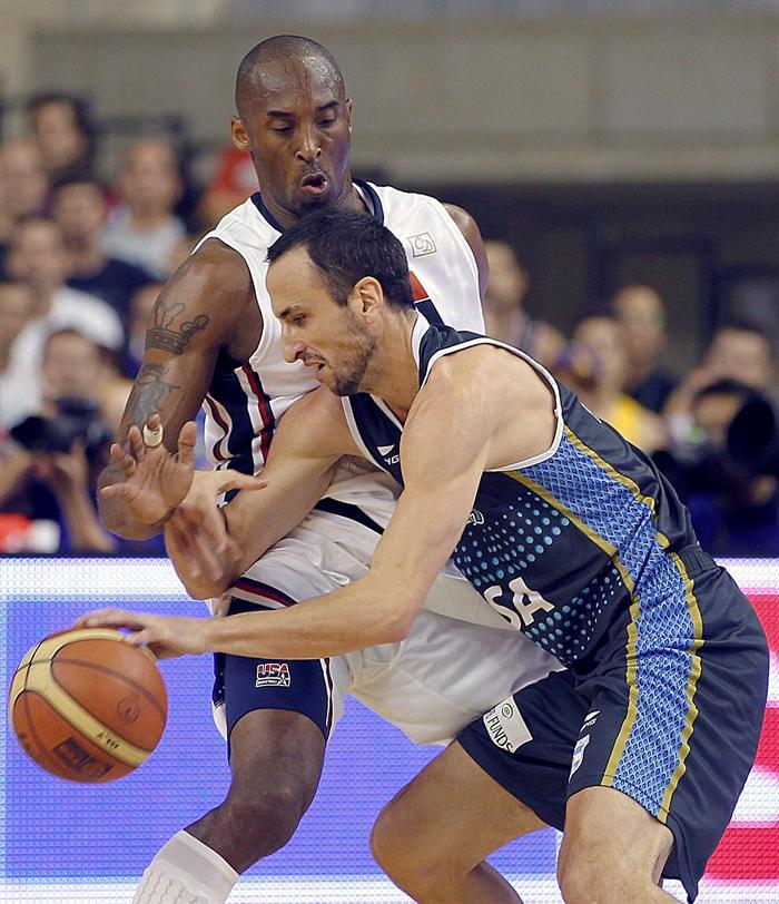 Emanuel Ginóbili y Kobe Bryant frente a frente | EFE