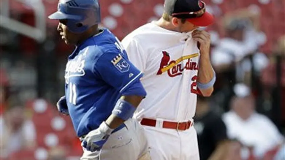 Reales vencen a Cardenales en juego de 15 entradas