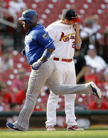 Reales vencen a Cardenales en juego de 15 entradas