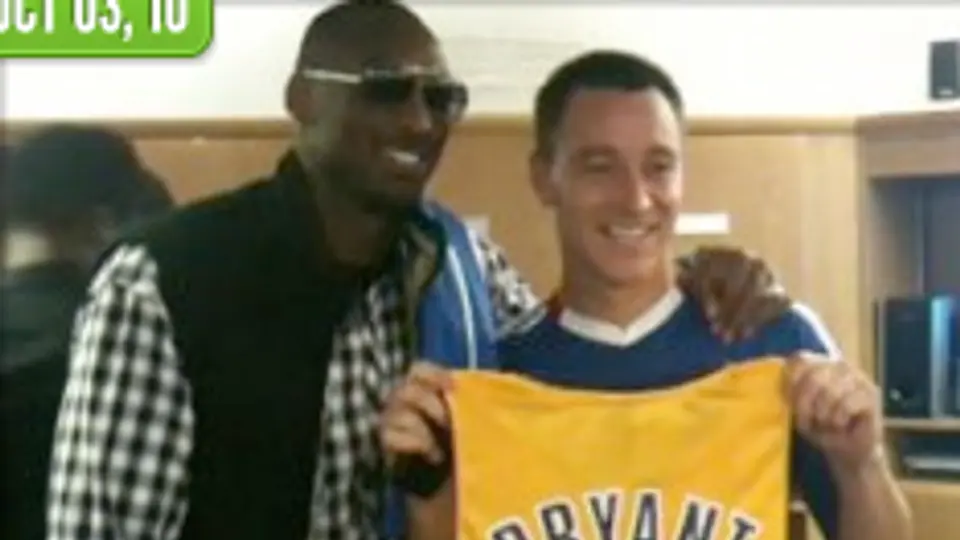 Kobe regala jersey a John Terry en Stamford Bridge