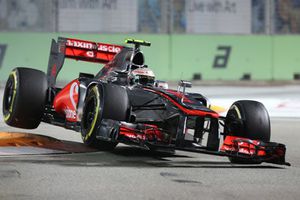 Hamilton se lleva la pole en Singapur; Checo' será 14º