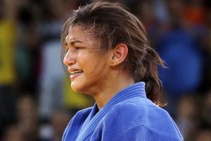 Sarah Menezes da a Brasil Oro en Judo