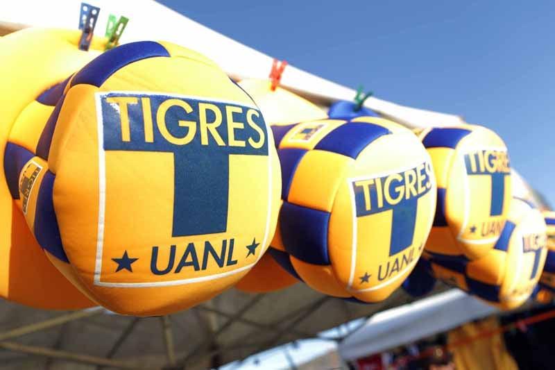 Tigres se hace notar a las afueras del estadio Corregidora. FOTO: ÓSCAR RAMÍREZ