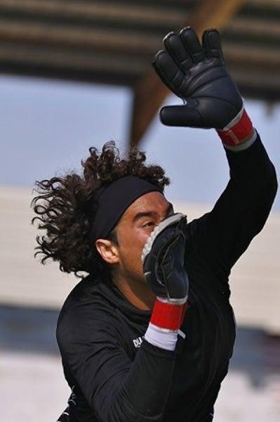 Memo Ochoa en su práctica de porteros. FOTO: ac-ajaccio.com