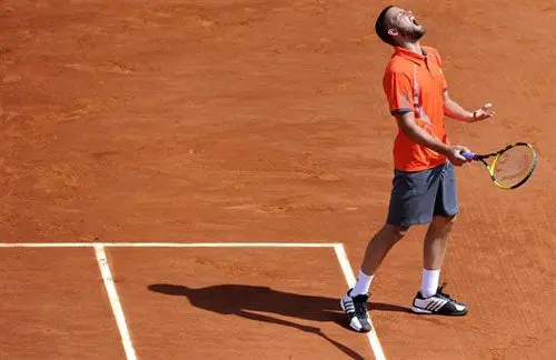 Ferrer se coloca en octavos a costa de Youznhy