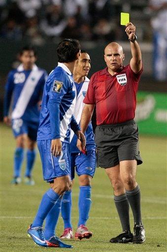 Henry Medina ve la amarilla. FOTO: AP