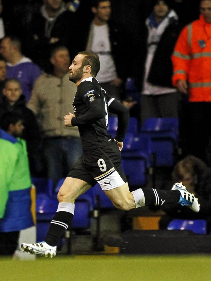 Dimitris Salpingidis celebra su tanto contra el Tottenham. FOTO: EFE