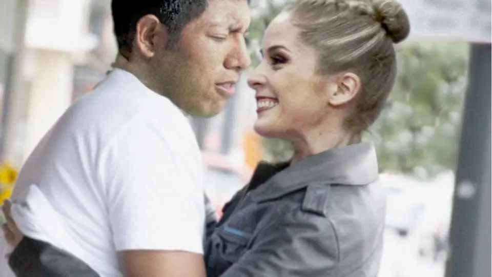 Everardo tiene un romance con Cynthia