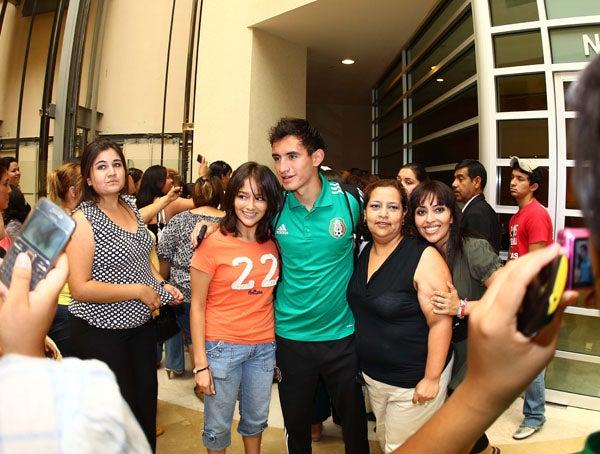 Los aficionados despidieron a la Selección Nacional. FOTO: BERNARDO MALDONADO