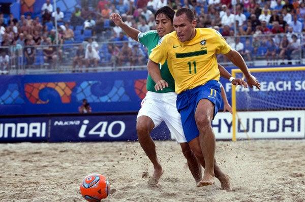 El encuentro en la Copa del Mundo de Futbol de Playa Italia 2011 comprometió el futuro de México en la competencia. MEXSPORT