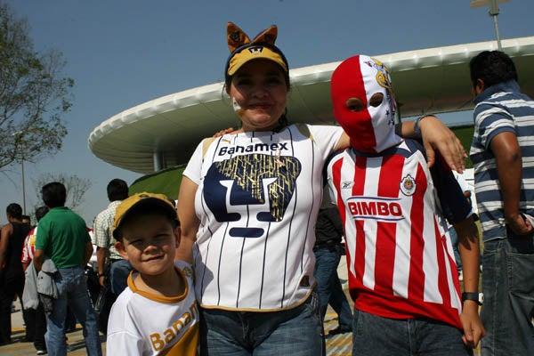 La rivalidad se disfruta sanamente y en familia (FOTO: JORGE BARAJAS)